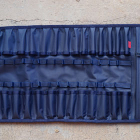 Entdecken Sie die perfekte Lösung: Unsere wasserabweisende Tasche gibt es in zwei Größen, ideal für jedes Werkzeugsortiment.