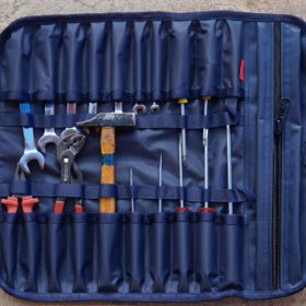 Alles an seinem Platz: Verstauen Sie verschiedenste Werkzeuge in den vielen Fächern - inklusive zusätzlicher kleiner Tasche mit Reißverschluss.