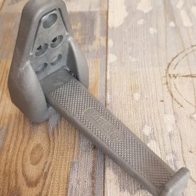 Die Maststufen können leicht ausgeklappt werden und verursachen keine störenden Klappergeräusche an Bord.