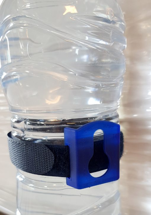 Praktische Getränkehalter für Unterwegs! Befestigen Sie Dosen, Gläser & Co. flexibel von 5 cm bis 10 cm Durchmesser – einfach montiert mit Schrauben oder Saugnäpfen.