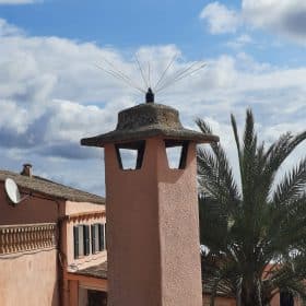 Protect your surfaces from annoying bird droppings with our All-Purpose Bird Deterrent – simple, effective, and reliable!