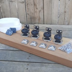 The perfect dinghy mount offers an uncomplicated and safe way to transport a dinghy, jet ski or similar while driving on the bathing platform by permanently mounting round deck washers and screwing the mount on with hand grip screws if necessary.