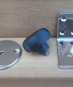The dinghy bracket is attached to the bathing platform using detachable angle brackets, which are available from SWI-TEC boat accessories.