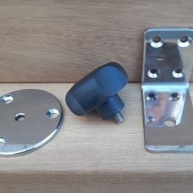 This holder consists of round deck discs that are permanently mounted and can be screwed on as needed using hand-grip screws. This ensures that the transportation is easy and safe without disturbing the ride.