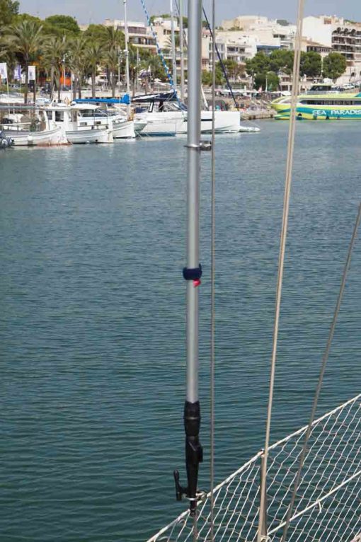 Für alle Wanten ab 4 mm Durchmesser geeignet - die perfekte Lösung für einen griffbereiten Bootshaken.