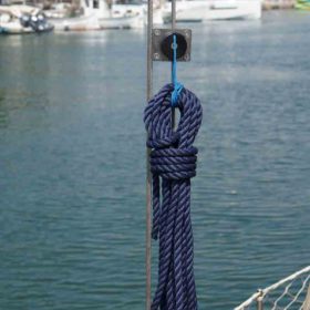 Shroud clips for lines