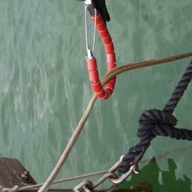 Line hook for lazy lines