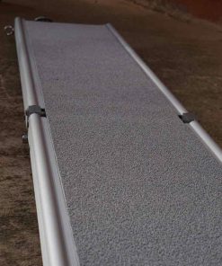 Die rutschfeste Gangwaymatte verleiht nicht nur ein elegantes Design an Bord sondern bietet auch den perfekten Schutz und Halt bei dem Gang auf dem Laufsteg