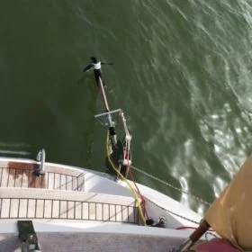 Der Hydro Charger im Einsatz im Wasser. Einfache Anwendung und Bedienung