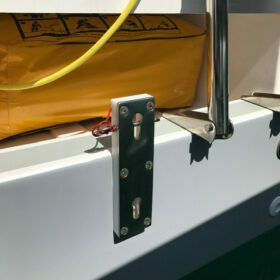 Transom mount bracket hydro charger