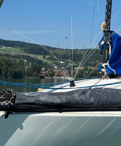 Effective Seagull Protection by SWI-TEC: Our effortless installation solution shields your boat from bothersome bird mess. Say goodbye to pollution!