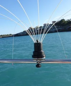 Der Möwenschutz universal von SWI-TEC eignet sich auch perfekt für die Montage an der Reling um das Boot vor Vogelkacke zu schützen