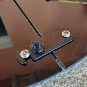 The SWI-TEC rat protection locking system is easy to open and close and has an elegant design.