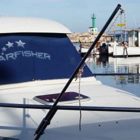 Egal ob Motor- oder Segelboot, unser Sonnensegel System ist die perfekte Lösung für alle, die im Hafen oder vor Anker Schatten benötigen.