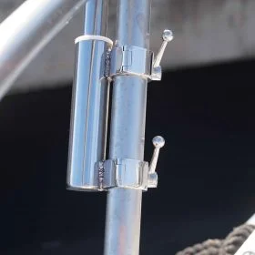 Schatten an Bord mit unserem Sonnensegel System Sonnensegel System im 2er Set für Relinge 22/25/30 mm mit Teleskoprohr 110 – 190 cm Unser Sonnensegel System eignet sich für Motor- und Segelboote.