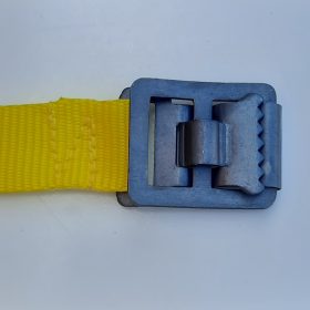 Der vielseitig einsetzbare Klemmverschluss aus eloxiertem Aluminium eignet sich für 20 oder 25 mm breite Gurtbänder.